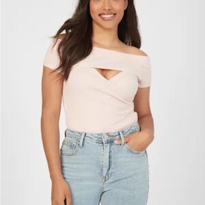 Guess Fairly Cutout Top NWT Size Medium